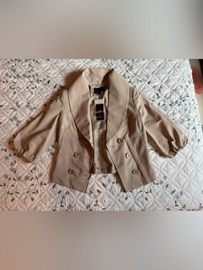 BCBGMaxAzria Taupe Cropped Double-Breasted Blazer